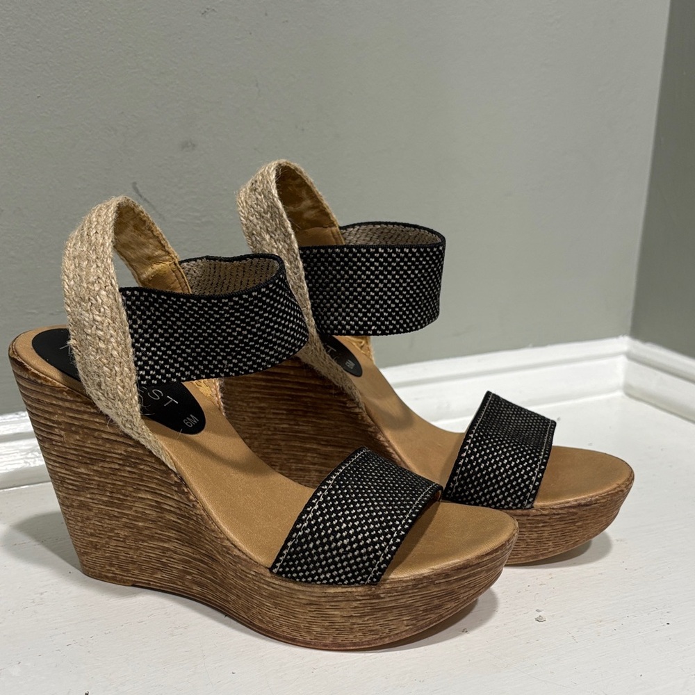 Nine West Black and Tan Wedge Sandals-size 6